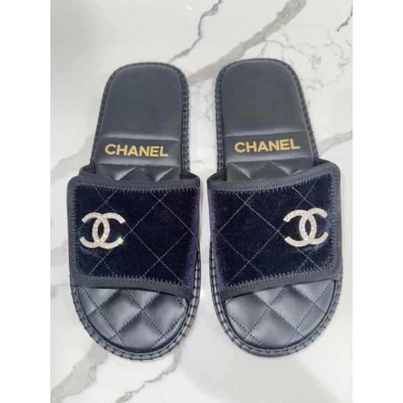 Chanel 23M Black Velvet Crystal CC Logo Hotel Mule Slide Slip On Flat Sandal 40 - Picture 13 of 16